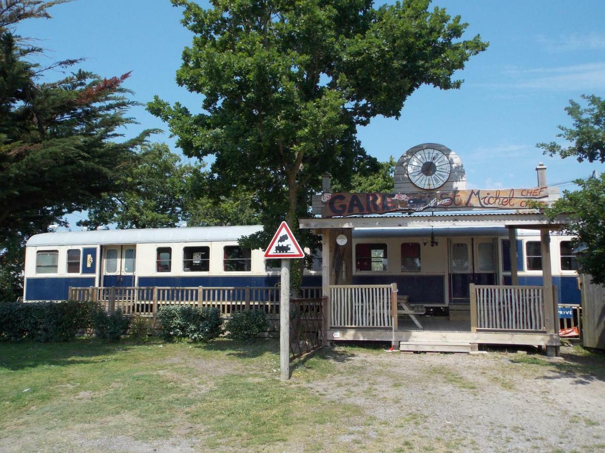 Camping Insolite Le Haut Village サン・ミシェル・シェフ・シェフ エクステリア 写真